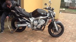 leve-moto-arriere